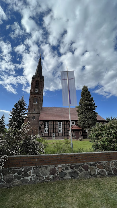 (Dissen-Striesow) Kirche Dissen