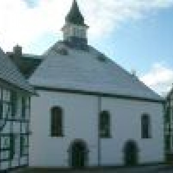 (Haan-Gruiten Haan) Kirche im Dorf
