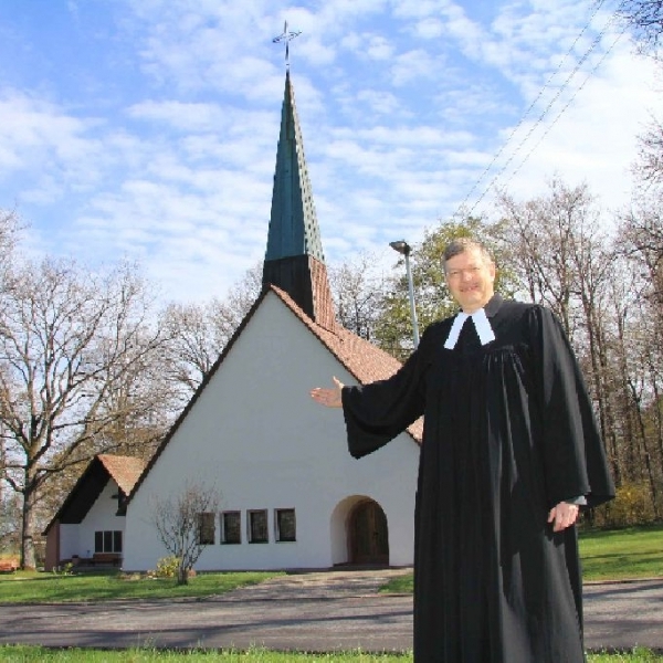 (Straubenhardt Pfinzweiler) Auferstehungskirche